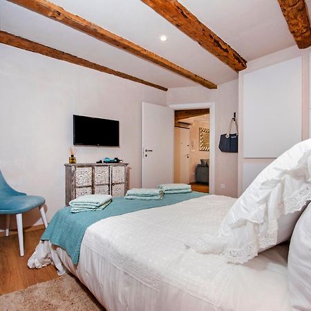 Apartments Casa De Amicis Rovinj Zimmer foto